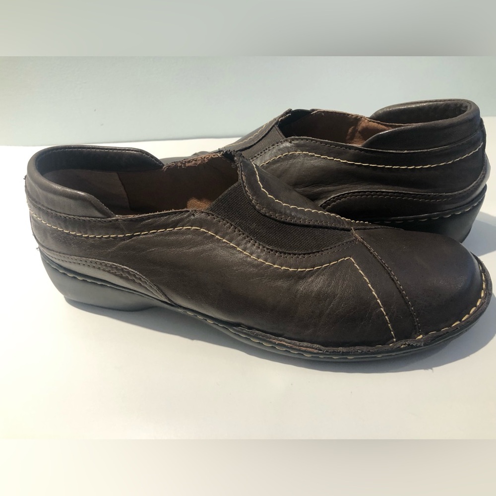 Clarks dark brown leather loafers 6 Like new